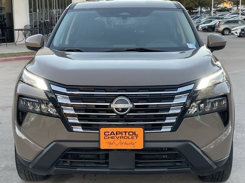 Used 2024 Nissan Rogue SV image 6