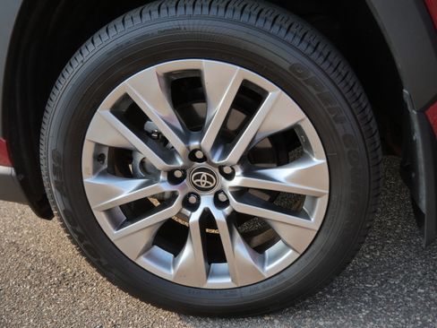 Certified 2025 Toyota RAV4 XLE Premium AWD/4WD image 16