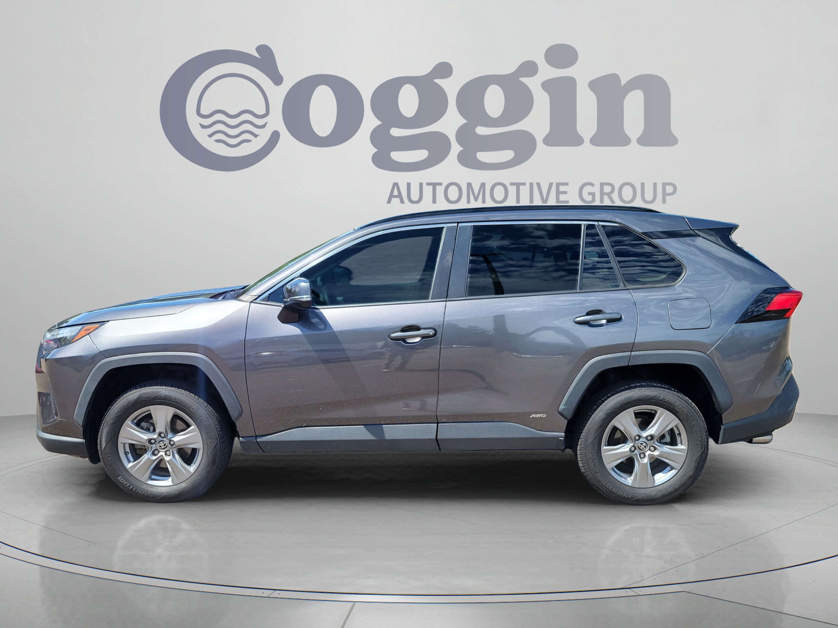 Used 2022 Toyota RAV4 XLE w/ Convenience Package AWD/4WD image 2