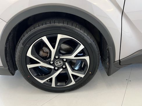 Used 2018 Toyota C-HR XLE image 40