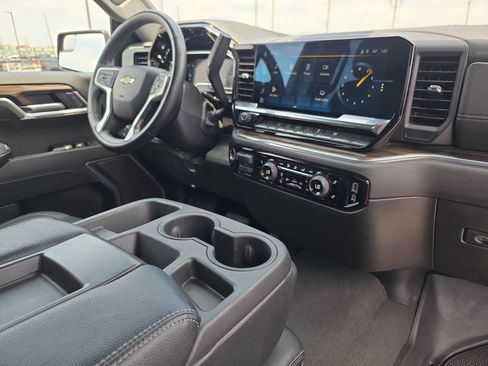 Used 2025 Chevrolet Silverado 1500 LT w/ Protection Package AWD/4WD image 16