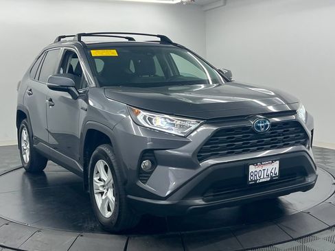Used 2020 Toyota RAV4 XLE w/ Convenience Package AWD/4WD image 3