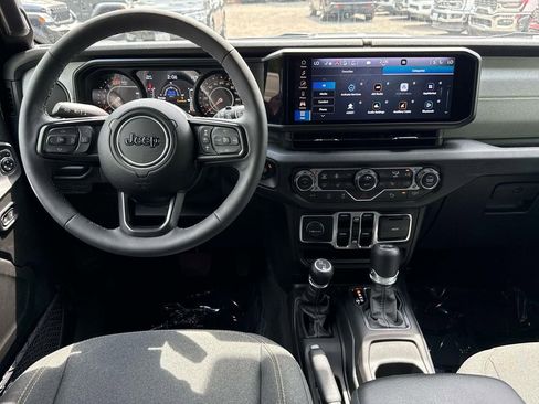 Used 2025 Jeep Wrangler Unlimited Sport AWD/4WD image 17
