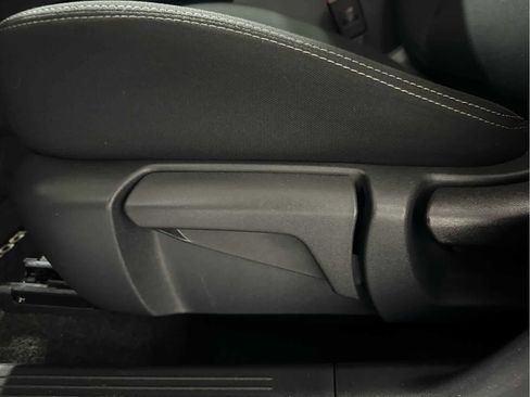 Used 2023 Nissan Rogue S image 12