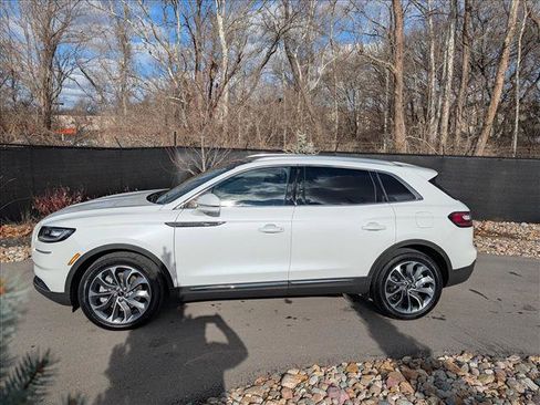 Certified 2022 Lincoln Nautilus Reserve image 2