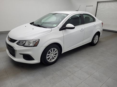 Used 2020 Chevrolet Sonic LT w/ Convenience Package image 2