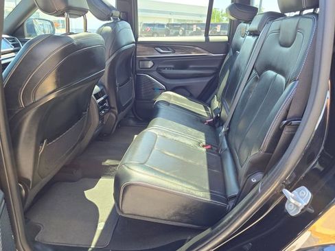 Used 2022 Jeep Grand Cherokee Overland AWD/4WD image 34