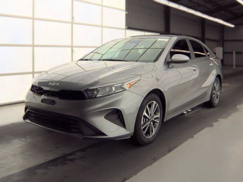 Used 2024 Kia Forte LXS FWD image 2