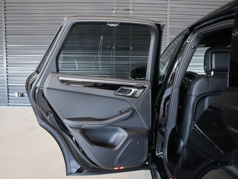 Certified 2026 Porsche Macan AWD/4WD image 27