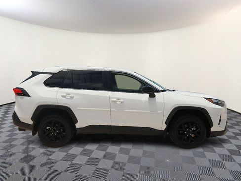 Used 2024 Toyota RAV4 LE AWD/4WD image 5