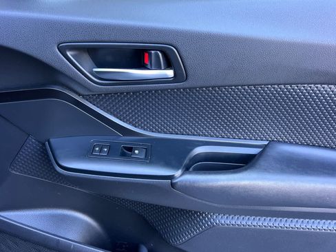 Used 2019 Toyota C-HR LE FWD image 18