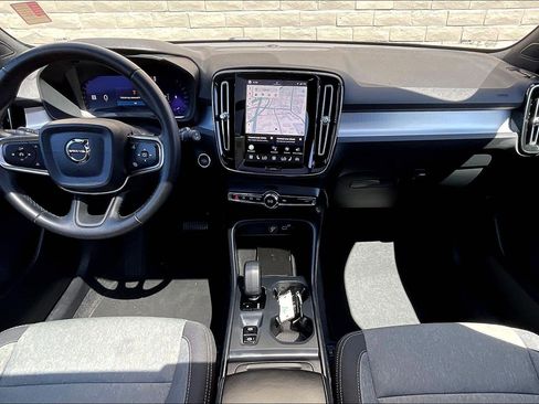 Used 2025 Volvo XC40 B5 Core AWD/4WD image 15