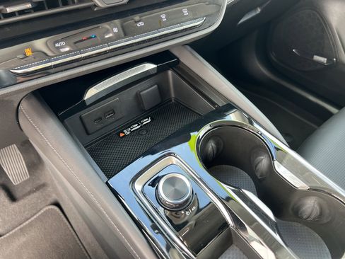 Used 2025 Buick Envision Preferred image 21