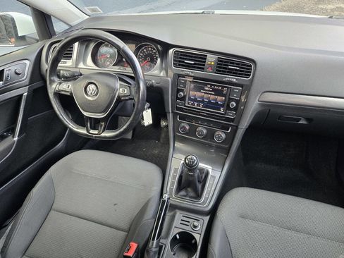 Used 2018 Volkswagen Golf S image 7