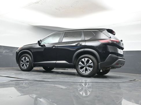 Used 2023 Nissan Rogue SV image 40