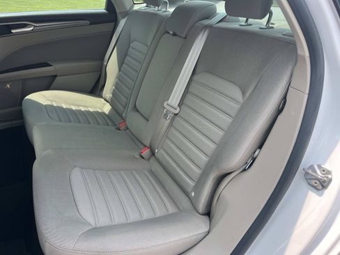 Used 2019 Ford Fusion SE FWD image 21