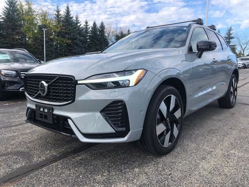 Used 2025 Volvo XC60 T8 Plus w/ Protection Package Premier image 3