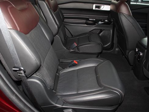 Certified 2022 Ford Explorer Platinum w/ Equipment Group 601A image 26