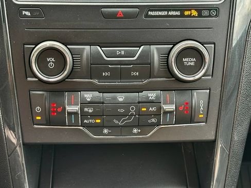 Used 2019 Ford Explorer XLT w/ Equipment Group 202A FWD image 28