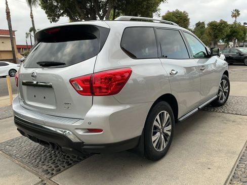 Used 2017 Nissan Pathfinder SL w/ SL Tech Package AWD/4WD image 5