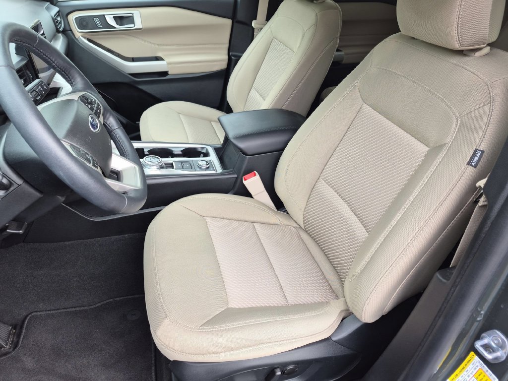 Used 2023 Ford Explorer XLT AWD/4WD image 17