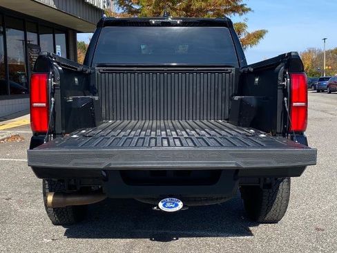 Used 2024 Toyota Tacoma TRD Off-Road image 6