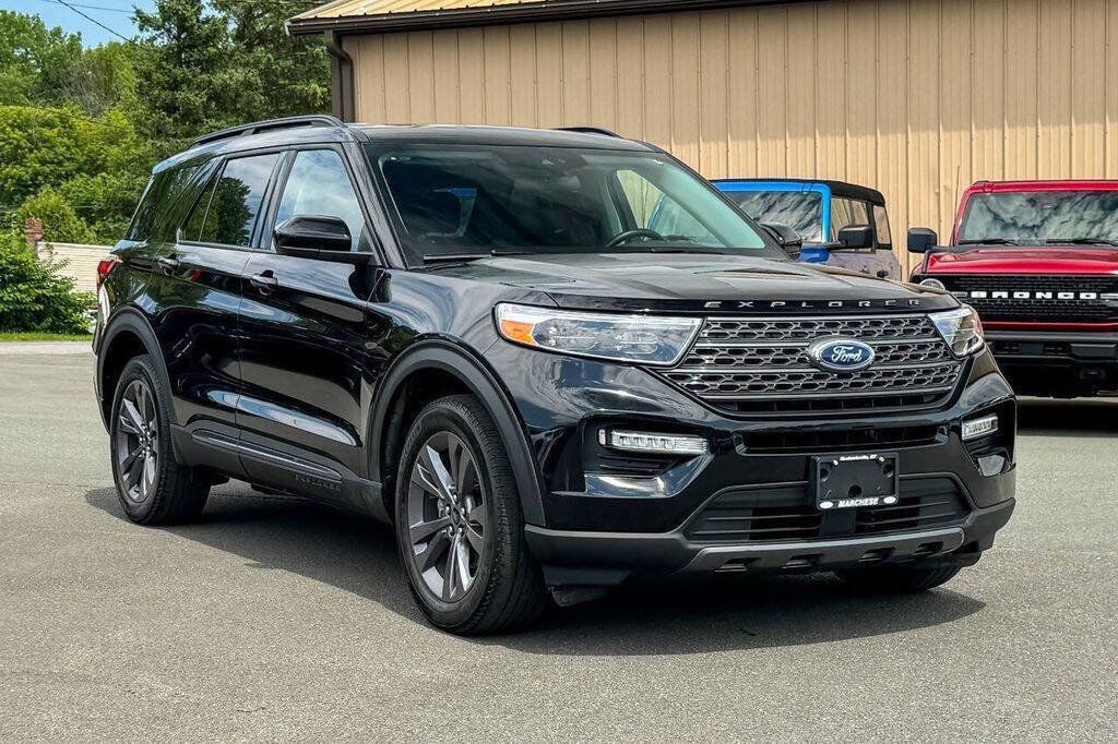 Used 2023 Ford Explorer XLT w/ Equipment Group 202A AWD/4WD image 1