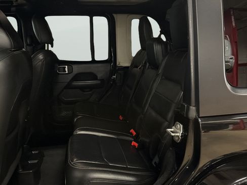 Used 2018 Jeep Wrangler Unlimited Sahara AWD/4WD image 24