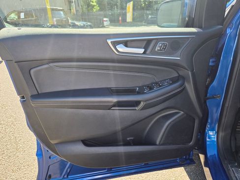 Used 2018 Ford Edge Titanium w/ Equipment Group 302A AWD/4WD image 11