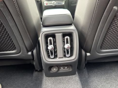 Certified 2025 Volvo XC40 B5 Plus AWD/4WD image 17