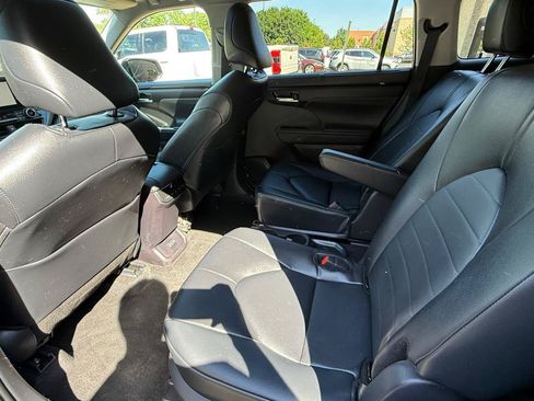 Used 2026 Toyota Highlander XLE AWD/4WD image 18