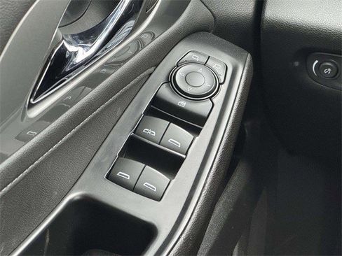 Used 2022 Chevrolet Traverse LT image 22