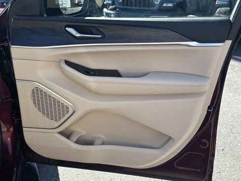 New 2026 Jeep Grand Cherokee Limited w/ Luxury Tech Group II image 16