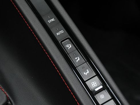 Used 2021 Chevrolet Corvette Stingray Coupe w/ Z51 Performance Package RWD image 40