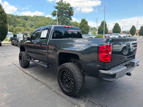 Used 2019 Chevrolet Silverado 1500 LT AWD/4WD image 3