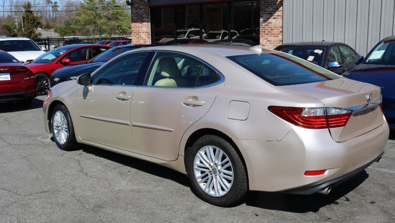 Used 2015 Lexus ES 350 w/ Luxury Package FWD image 6
