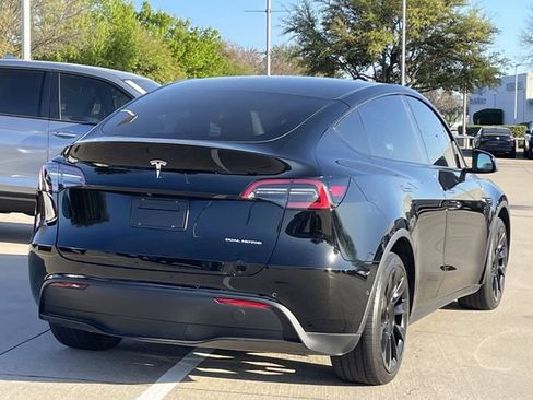 Used 2021 Tesla Model Y Long Range image 4