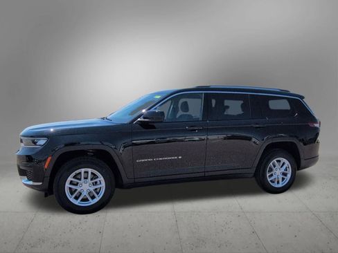 Used 2023 Jeep Grand Cherokee L Laredo w/ Luxury Tech Group I AWD/4WD image 3