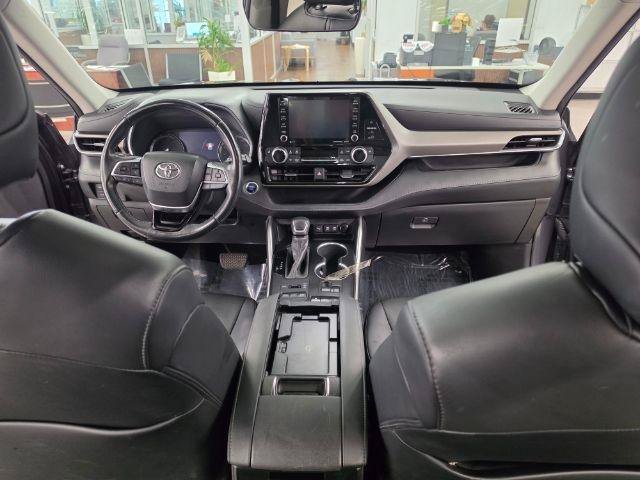 Used 2020 Toyota Highlander XLE AWD/4WD image 10