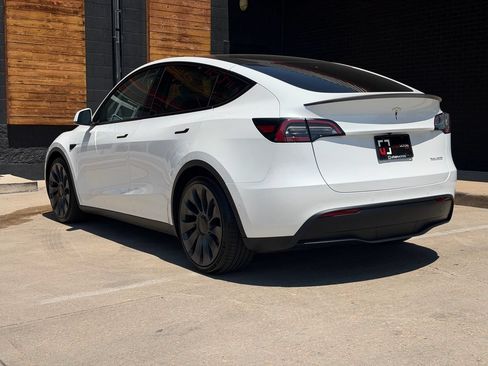 Used 2022 Tesla Model Y Performance AWD/4WD image 16