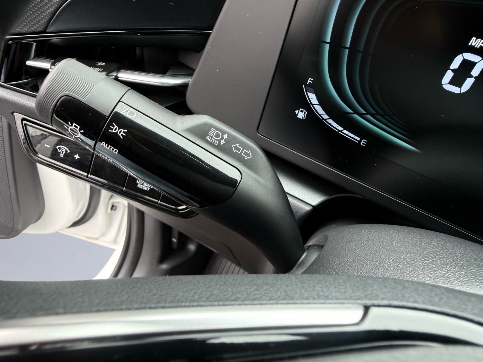 Used 2025 Kia Niro LX FWD image 24