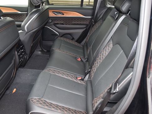 Used 2023 Jeep Grand Cherokee Summit AWD/4WD image 11