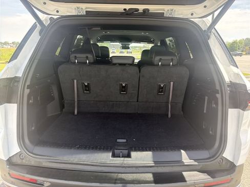 Used 2025 Buick Enclave Preferred AWD/4WD image 18