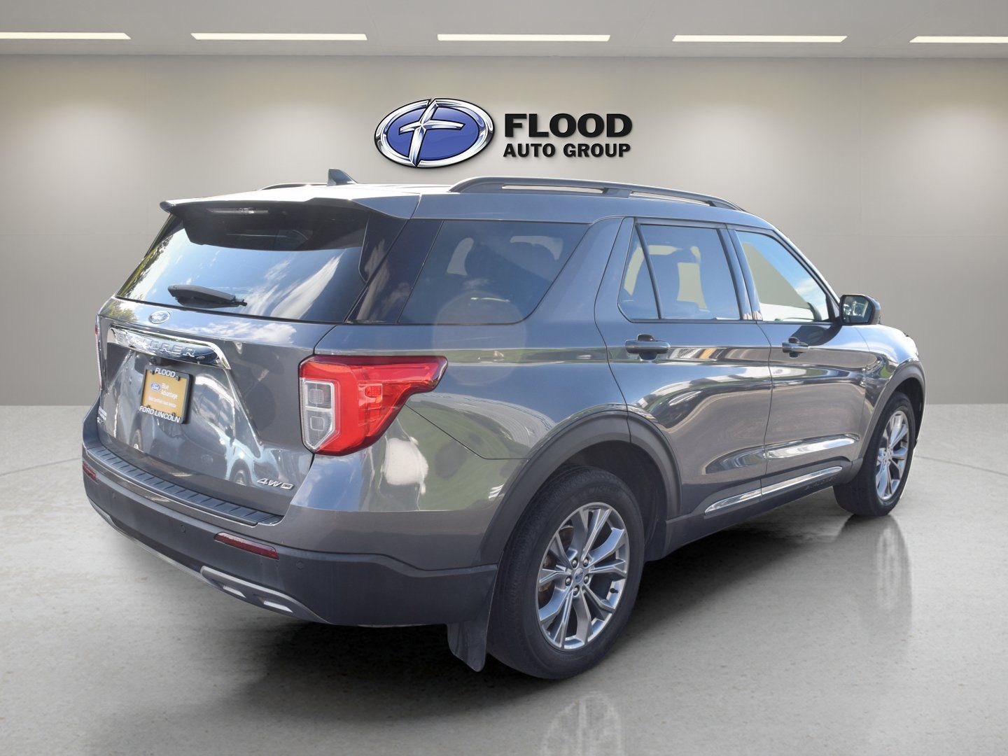 Used 2022 Ford Explorer XLT w/ Equipment Group 202A AWD/4WD image 4