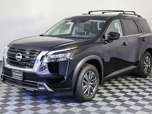 New 2025 Nissan Pathfinder SV image 5