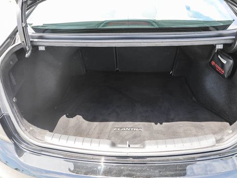 Used 2020 Hyundai Elantra SE FWD image 21