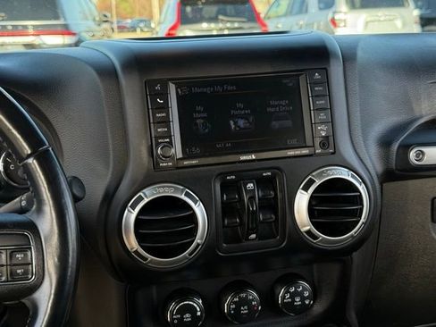 Used 2018 Jeep Wrangler Unlimited Sahara w/ Connectivity Group image 21