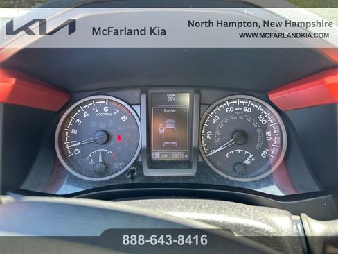 Used 2016 Toyota Tacoma TRD Off-Road w/ Premium & Technology Package AWD/4WD image 22