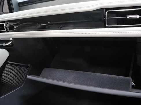 Used 2025 Lincoln Aviator Reserve w/ Equipment Group 201A AWD/4WD image 32