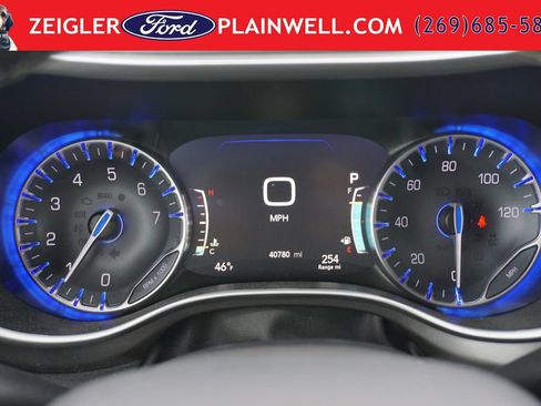 Used 2024 Chrysler Pacifica Touring-L FWD image 30